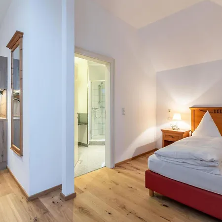 Am Schloss Muehldorf