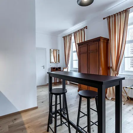 Am Schloss Muehldorf