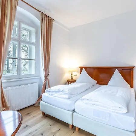 Am Schloss Muehldorf