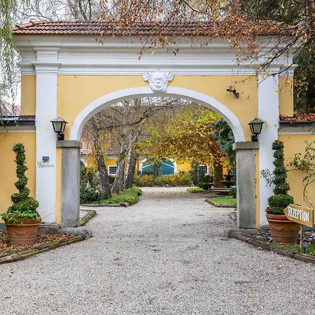 Am Schloss Muehldorf 3*