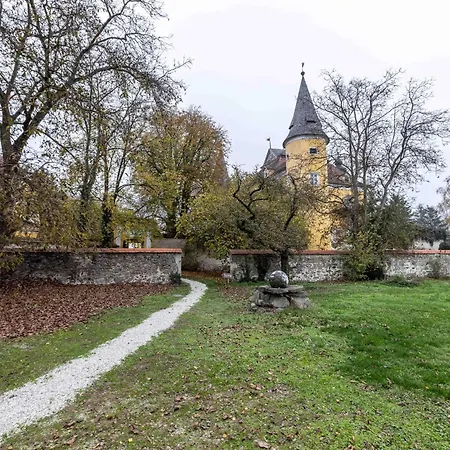 Am Schloss Muehldorf Фельдкирхен-на-Дунае