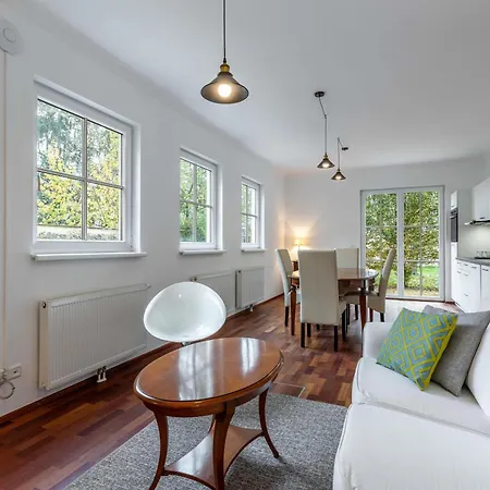 Am Schloss Muehldorf