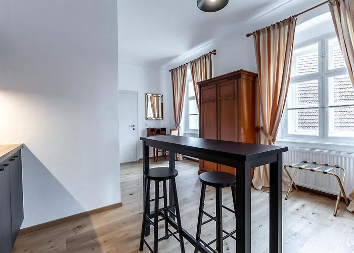 Am Schloss Muehldorf