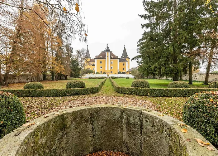 Am Schloss Muehldorf Feldkirchen an der Donau