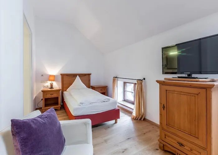 Am Schloss Muehldorf