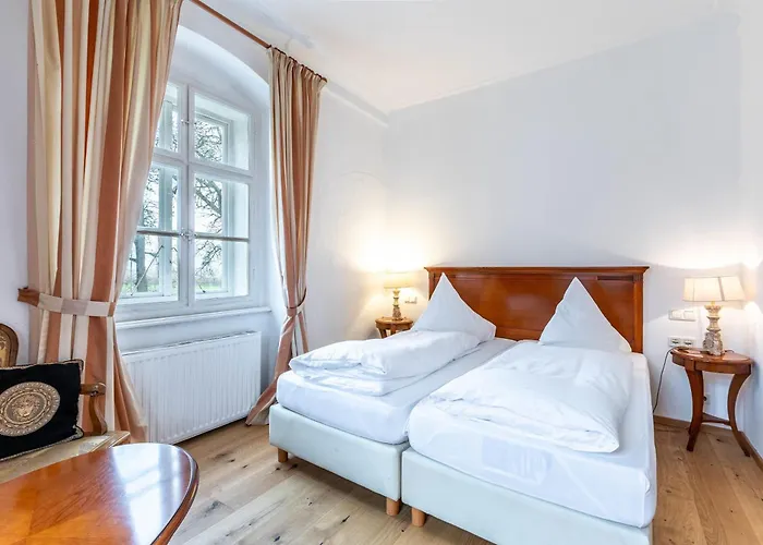 Am Schloss Muehldorf