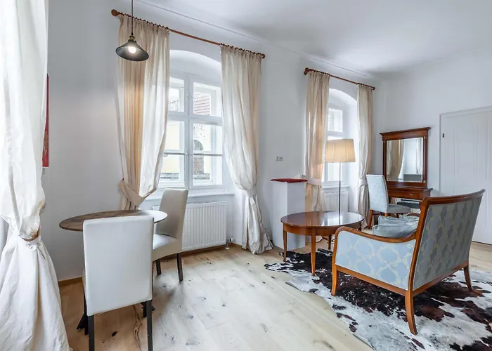 Am Schloss Muehldorf